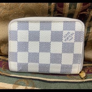 ✅✅SALE✅✅Authentic Louis Vuitton Zippy Coin Purse